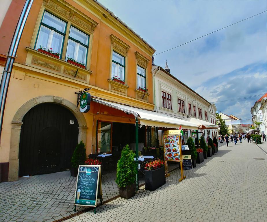 Cherry Apartman Eger Exterior foto