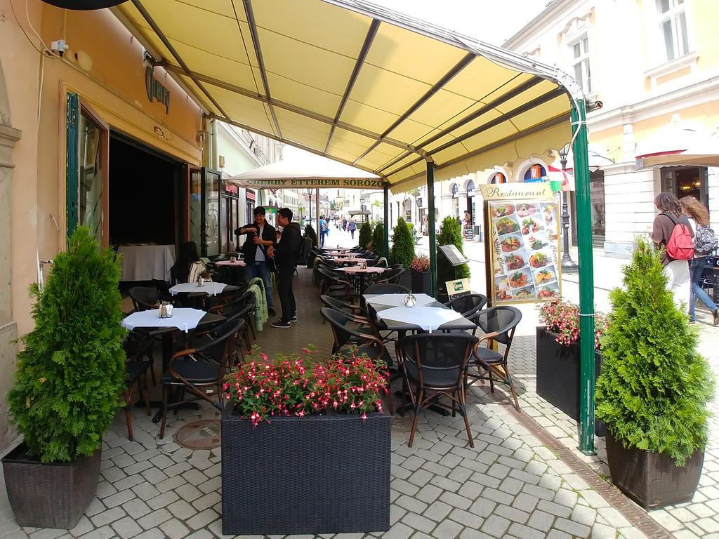 Cherry Apartman Eger Exterior foto